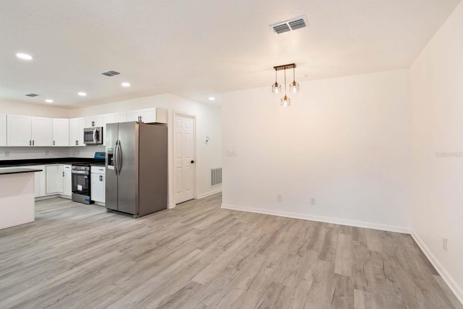 Image 16 of 23 For 4817 Cr 686  