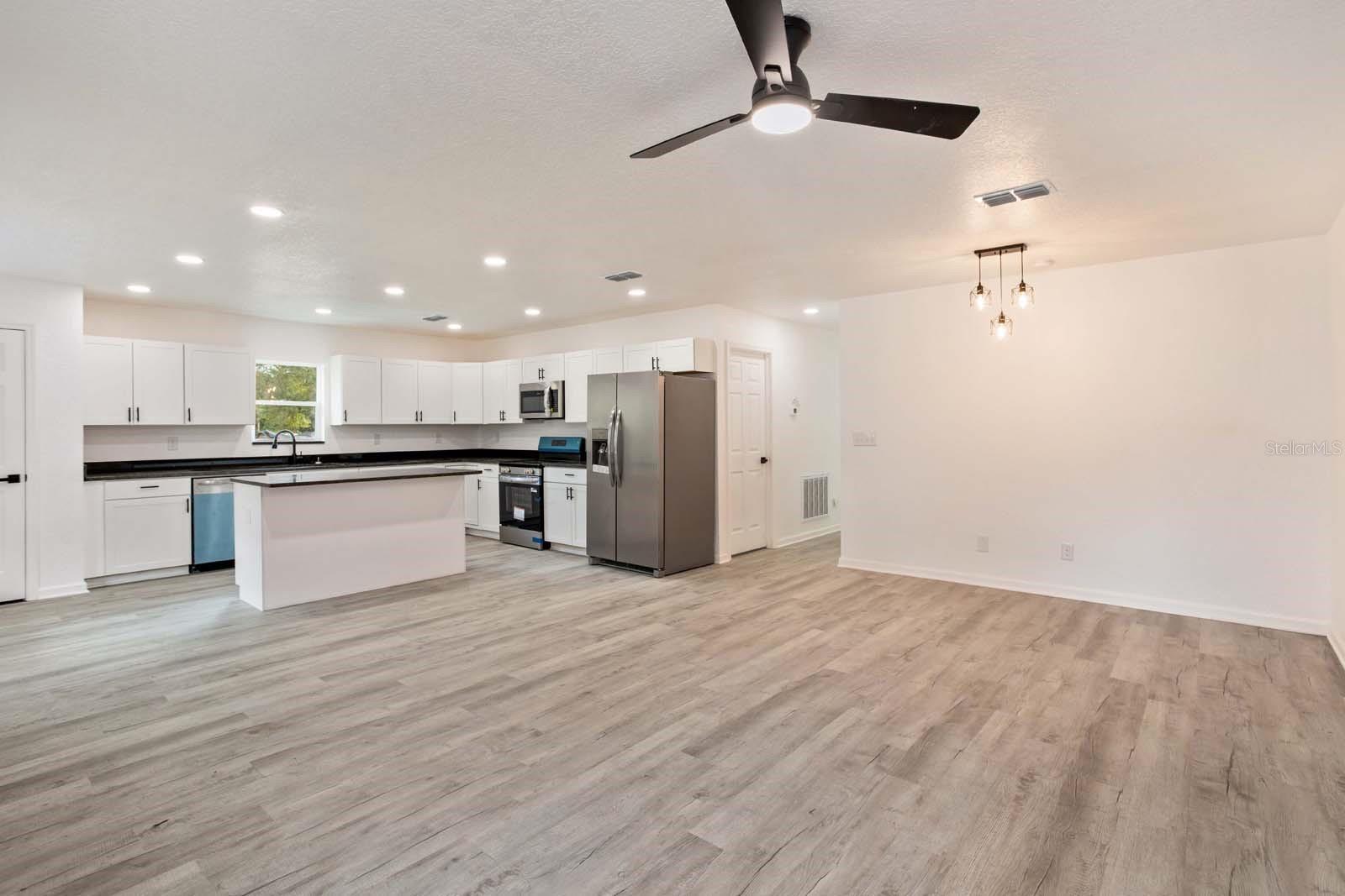 Image 17 of 23 For 4817 Cr 686  