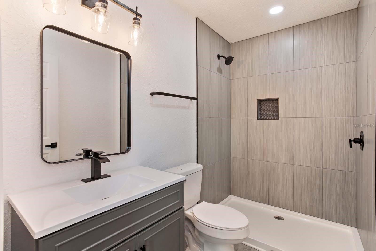 Image 22 of 23 For 4817 Cr 686  