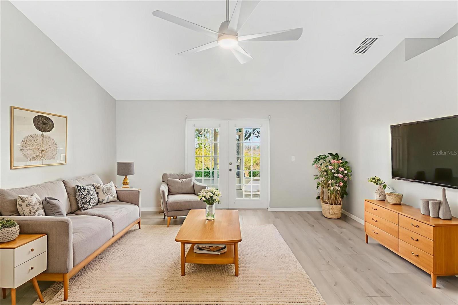 Image 11 of 53 For 1037 Bluegrass Drive