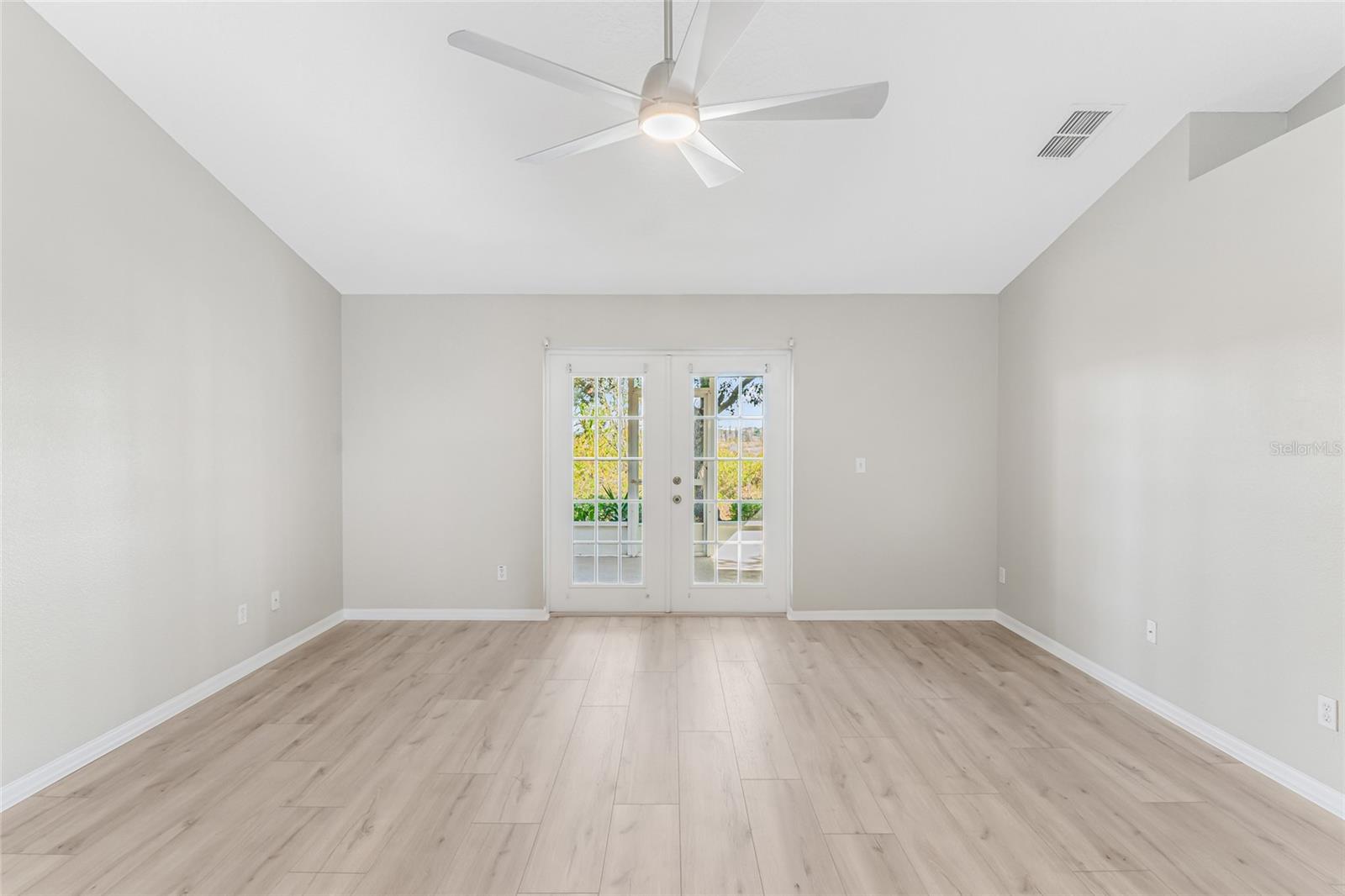 Image 12 of 53 For 1037 Bluegrass Drive