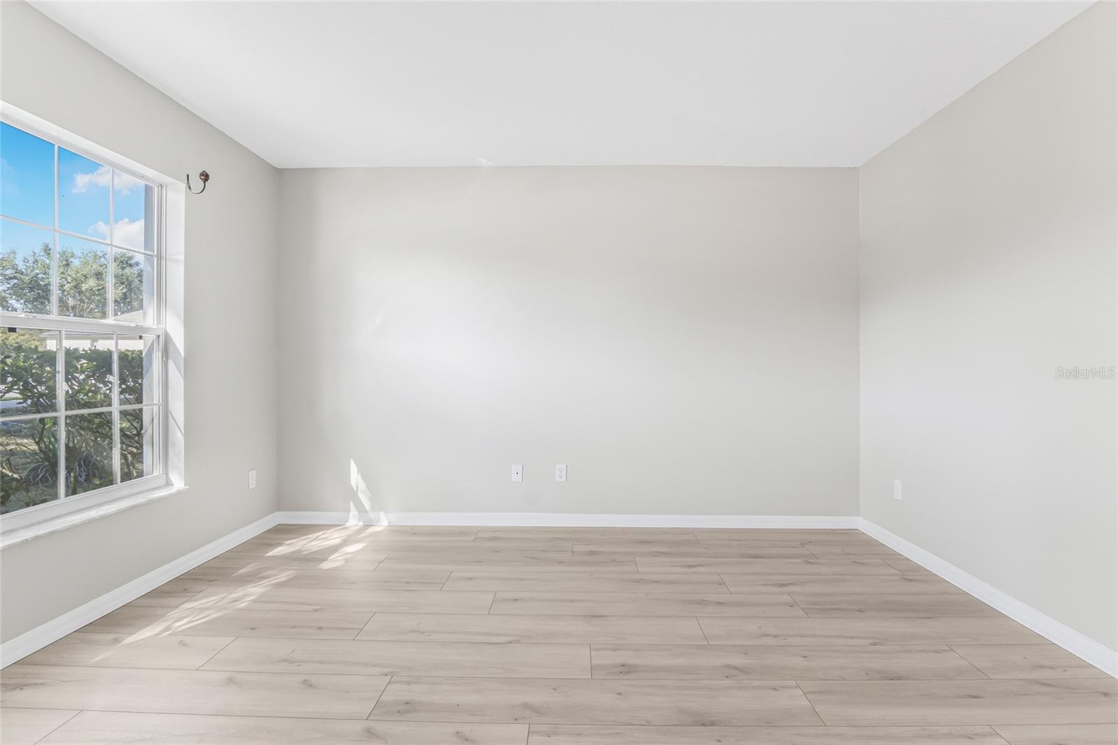 Image 6 of 53 For 1037 Bluegrass Drive