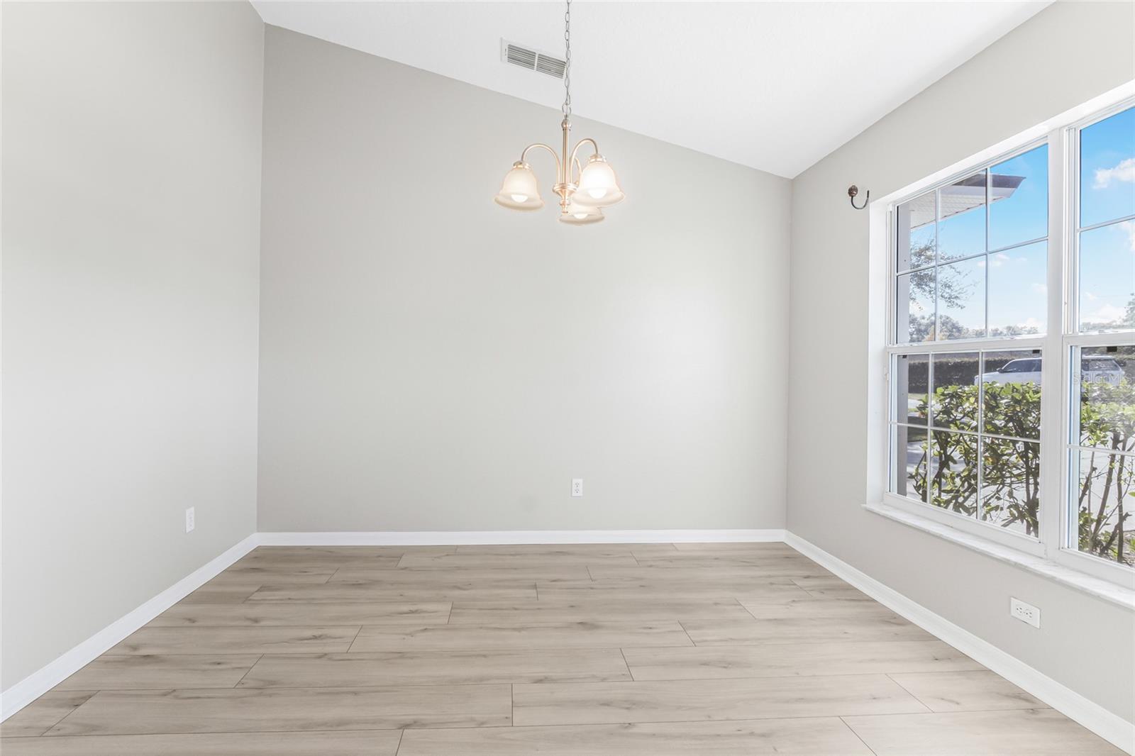 Image 9 of 53 For 1037 Bluegrass Drive