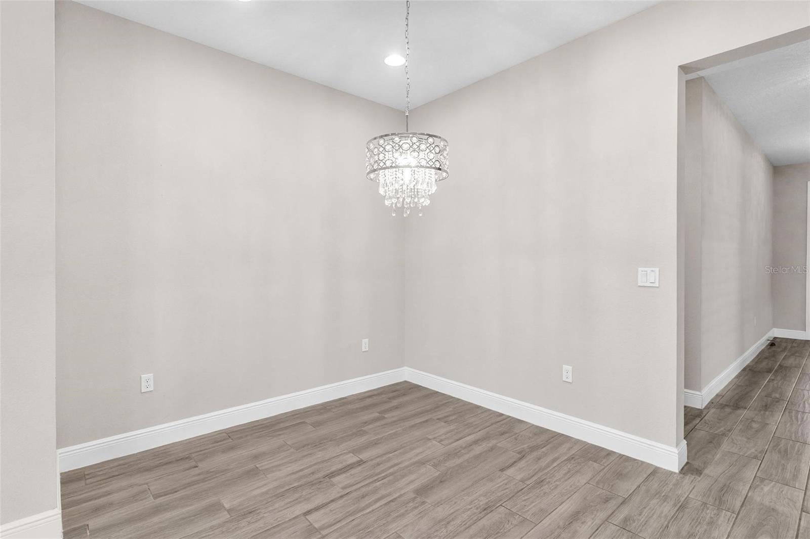 Image 15 of 54 For 224 Silver Maple Road