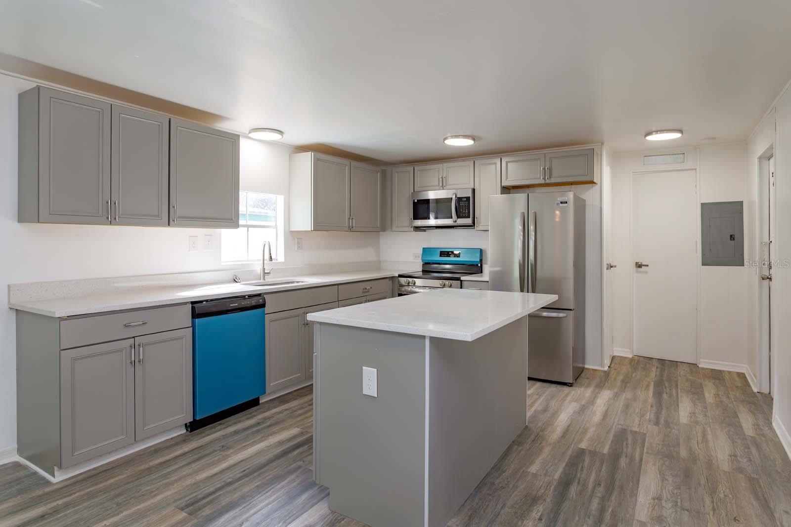 Image 6 of 21 For 277 Palm Avenue