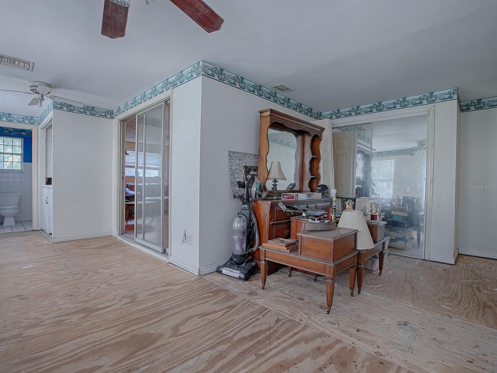 Image 24 of 38 For 853 Cr 484  