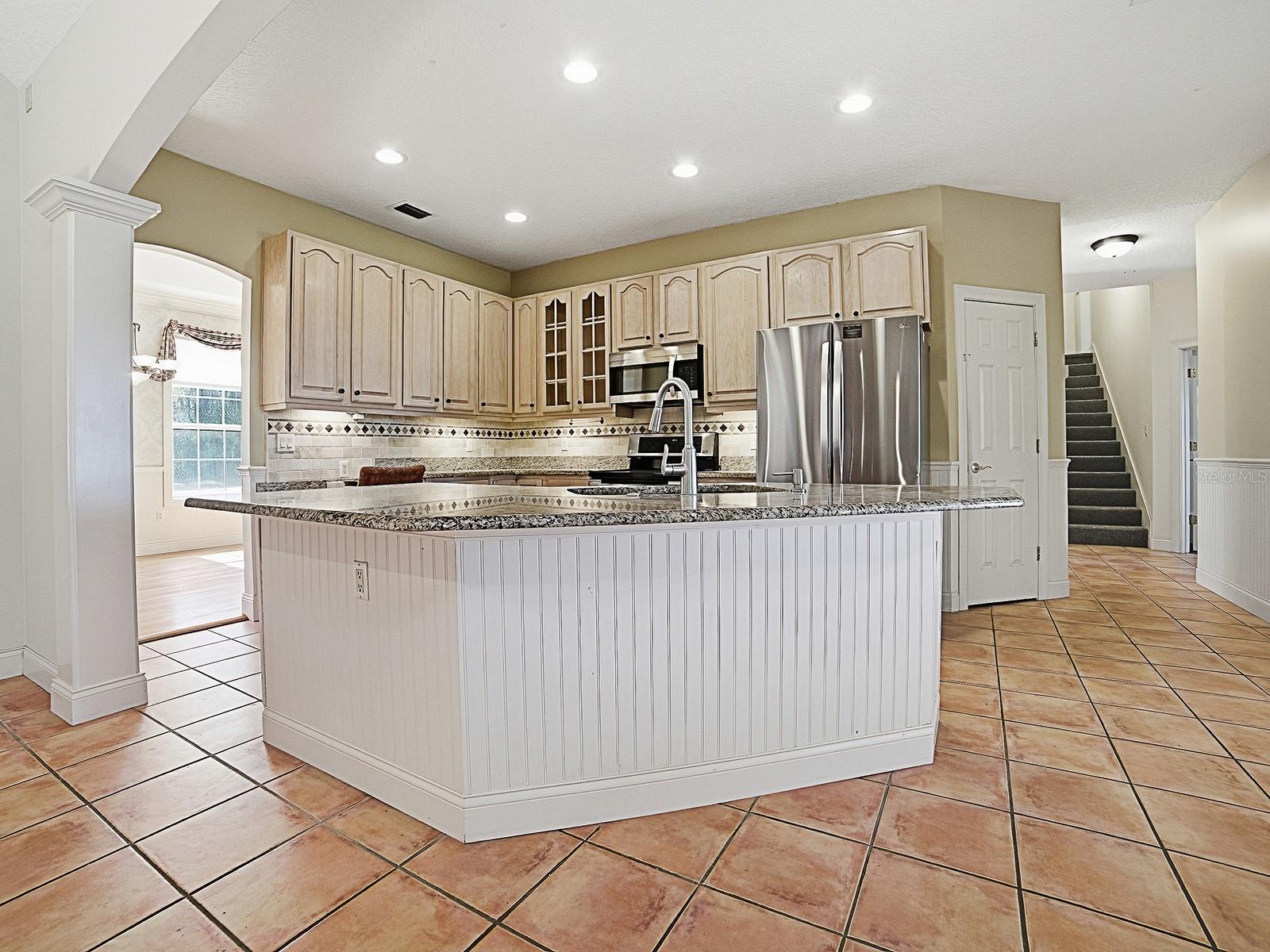 Image 18 of 61 For 592 Crescent Street