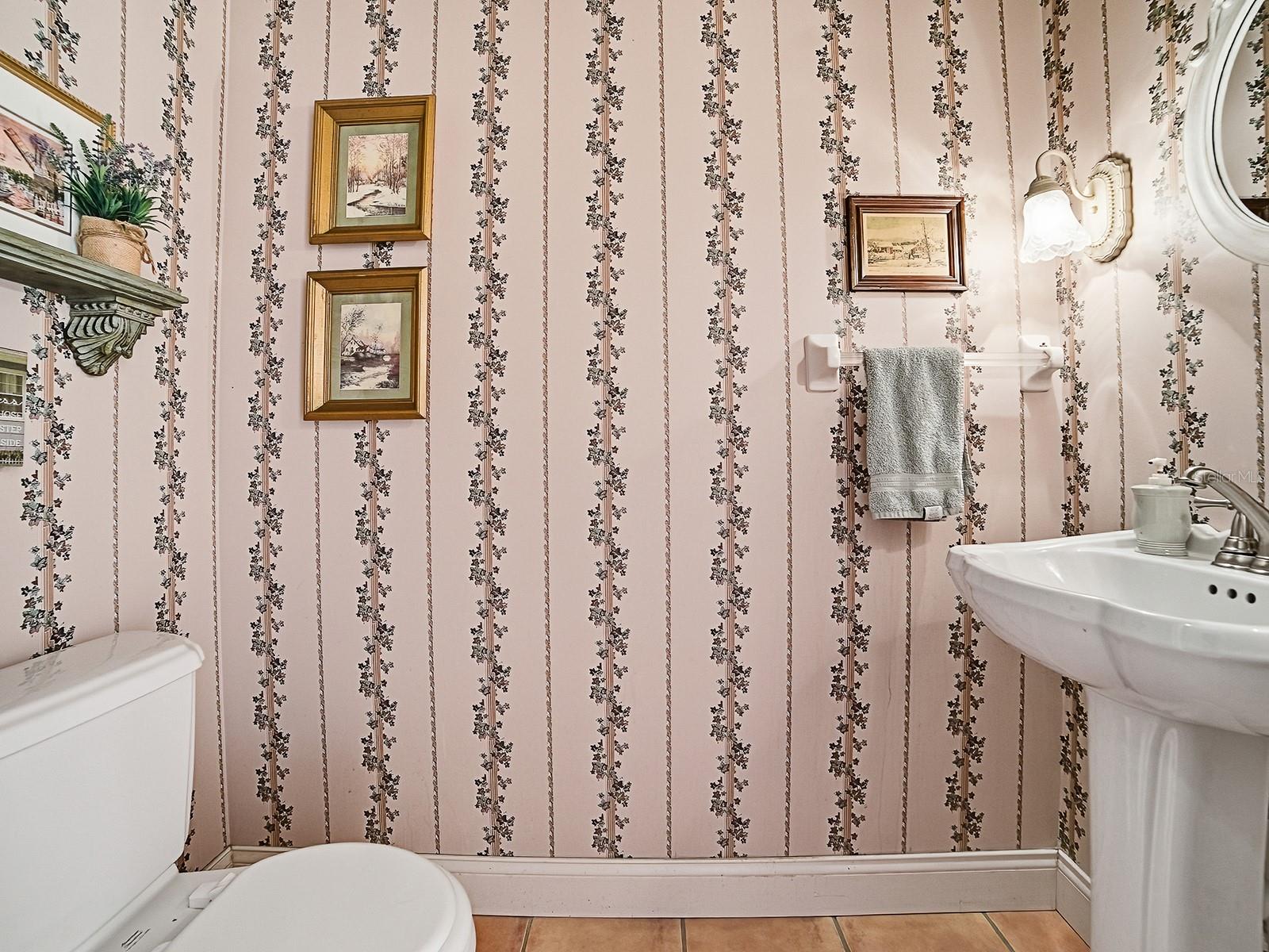 Image 24 of 61 For 592 Crescent Street