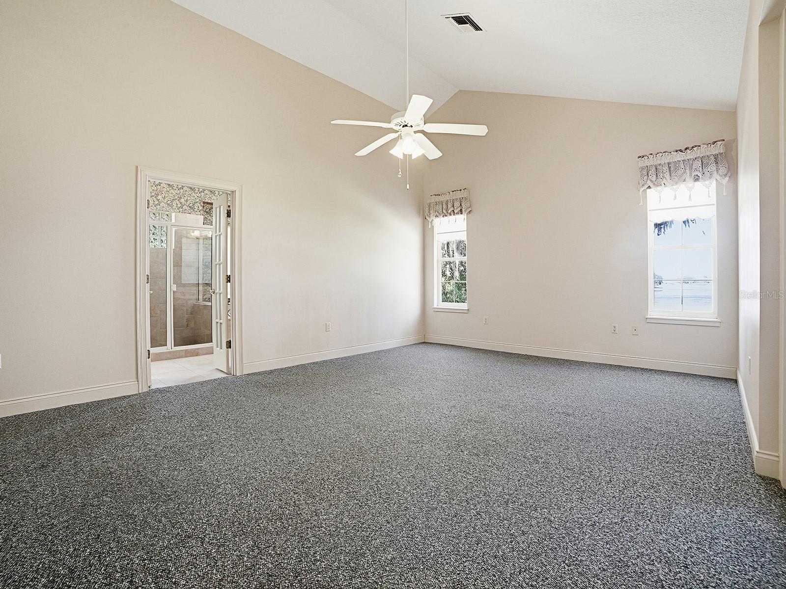 Image 26 of 61 For 592 Crescent Street