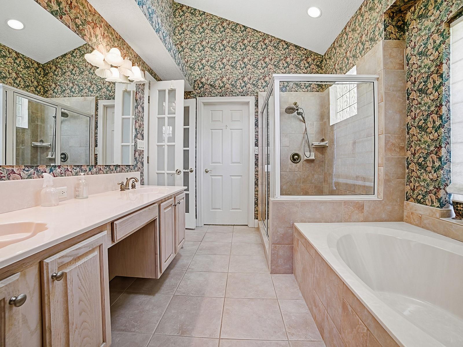 Image 31 of 61 For 592 Crescent Street