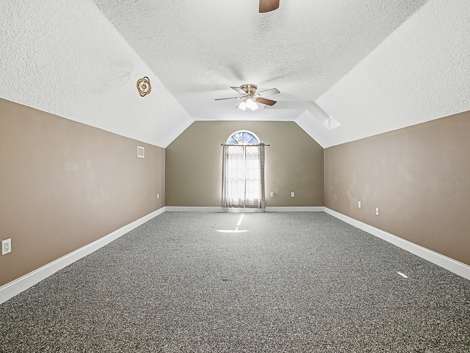 Image 37 of 61 For 592 Crescent Street