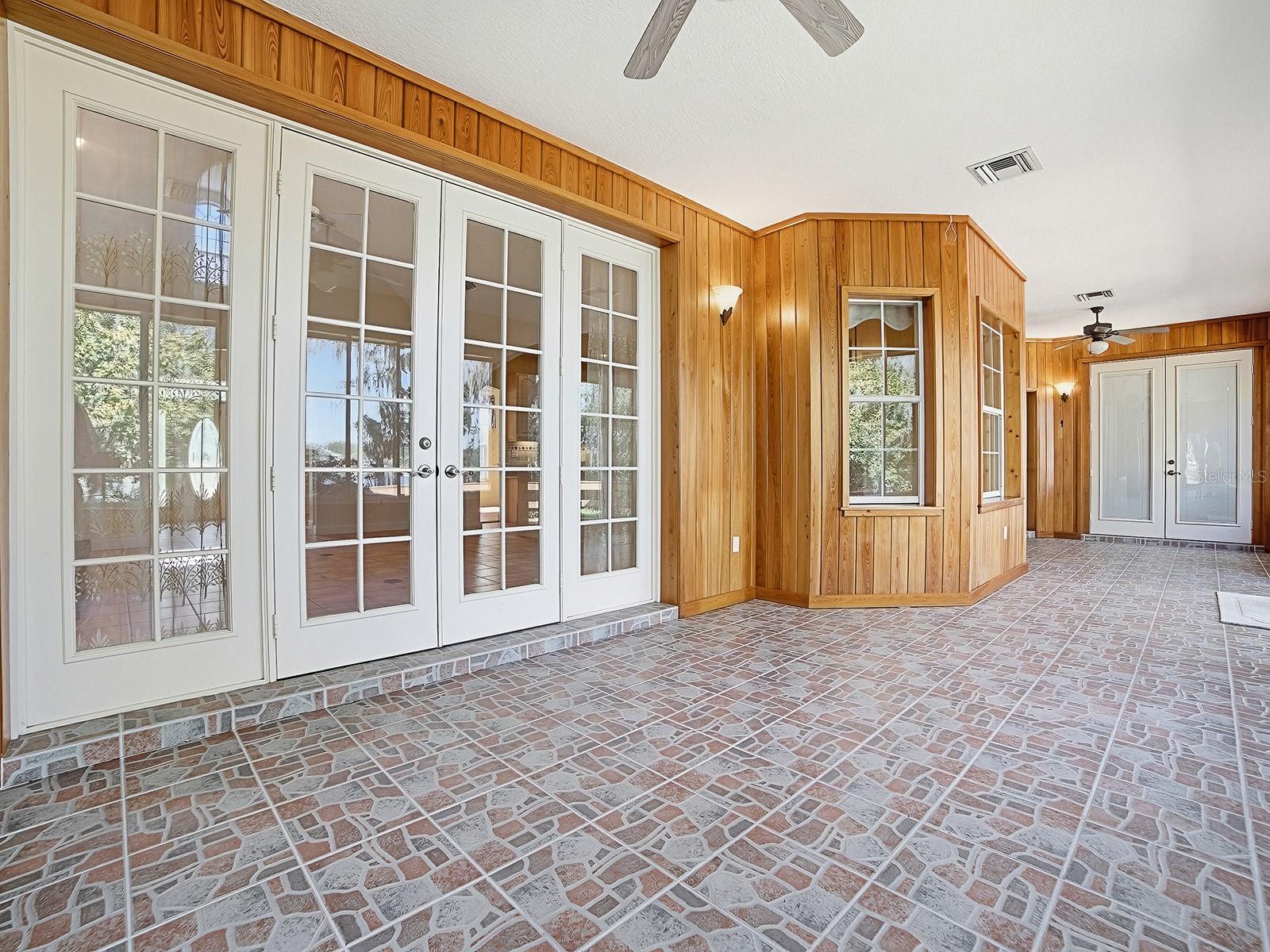 Image 40 of 61 For 592 Crescent Street