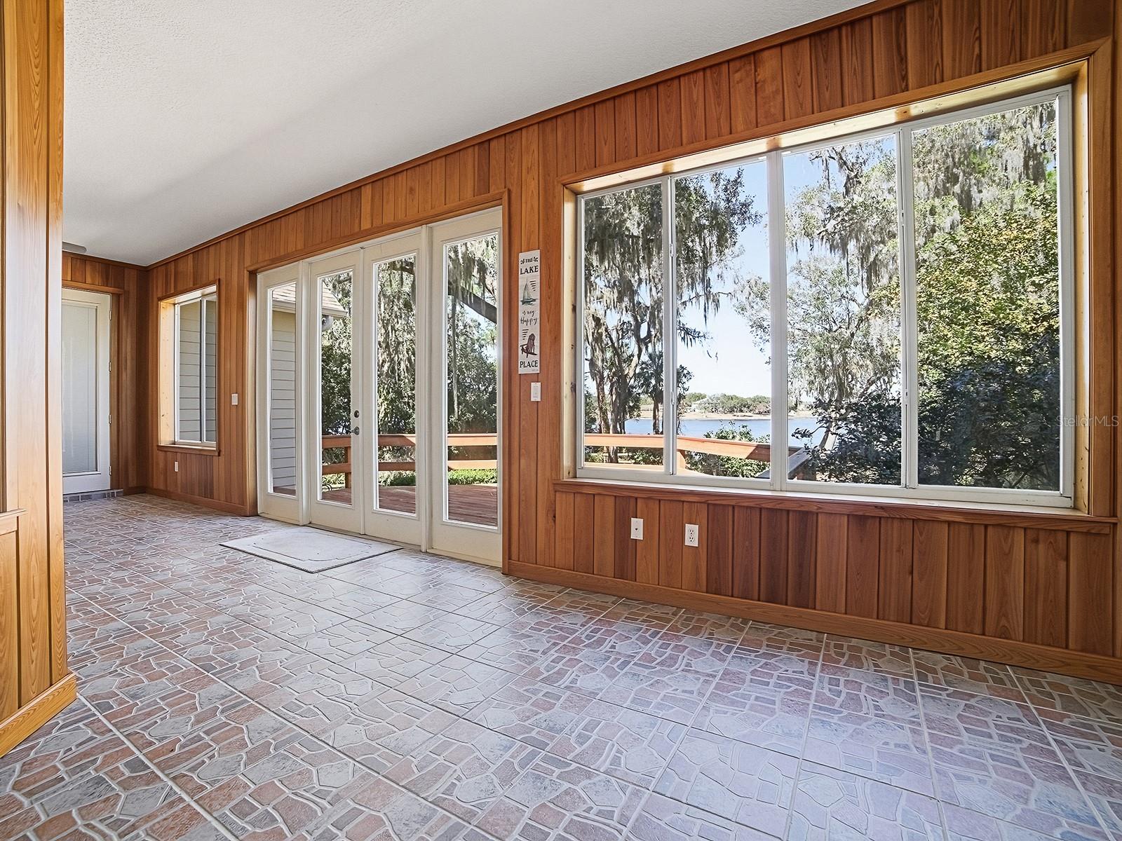 Image 41 of 61 For 592 Crescent Street