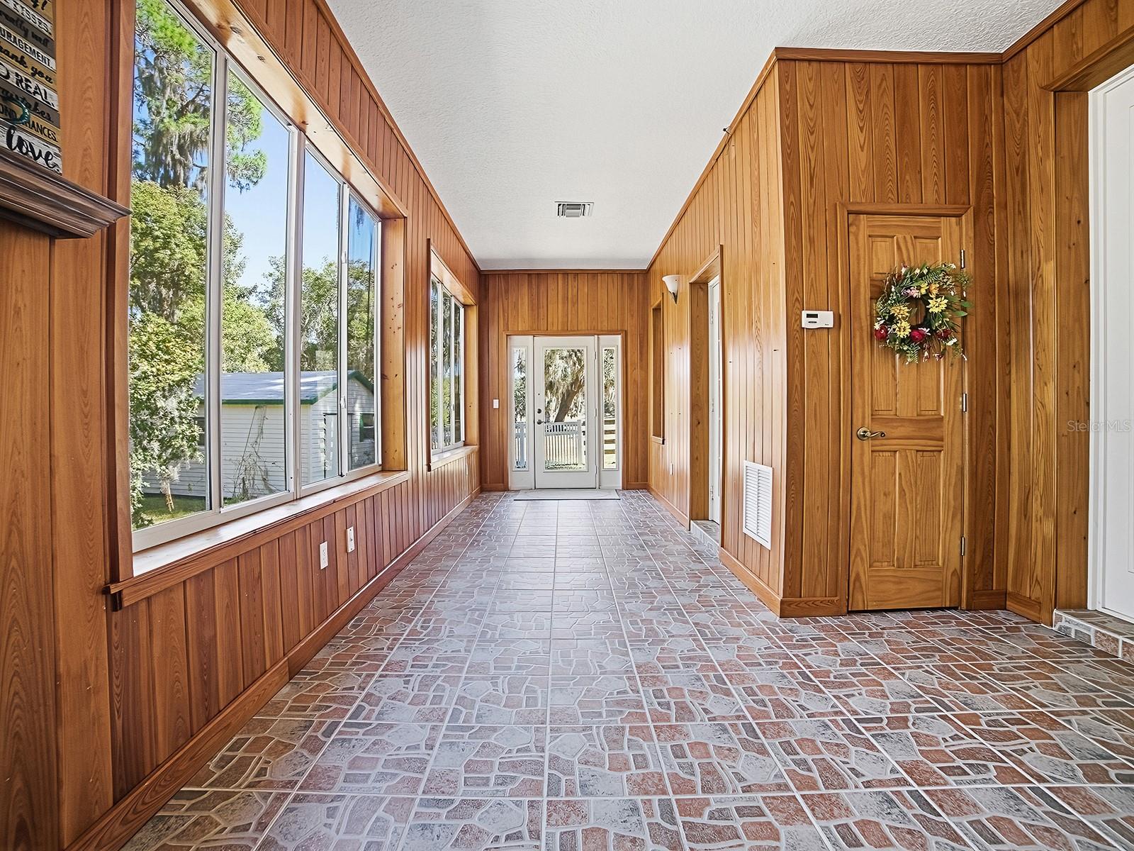 Image 42 of 61 For 592 Crescent Street