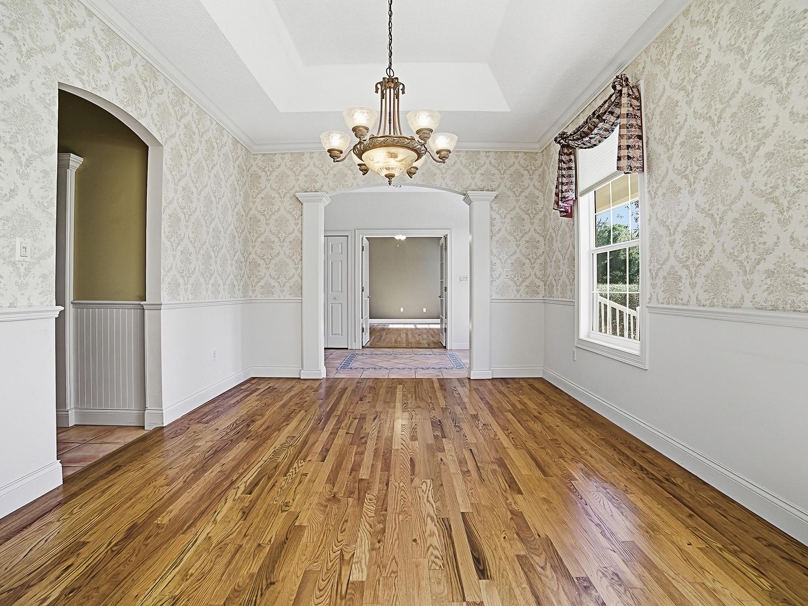 Image 7 of 61 For 592 Crescent Street