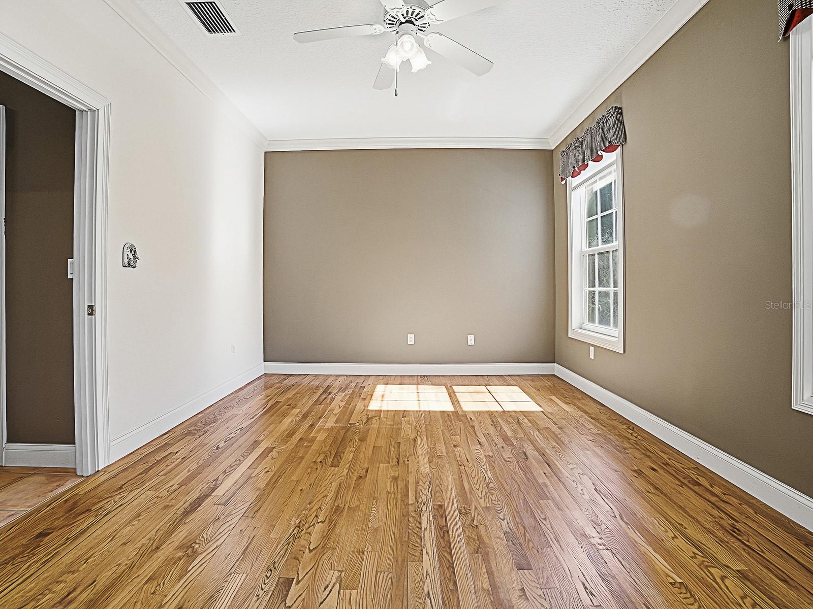 Image 8 of 61 For 592 Crescent Street