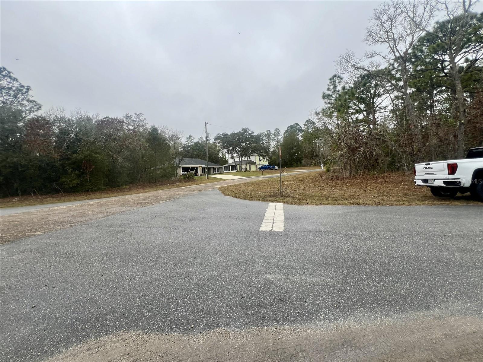 Listing photo id 17 for 7983 Jamaica Drive