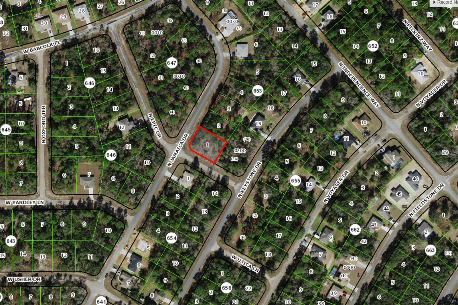 Listing photo id 3 for 7983 Jamaica Drive