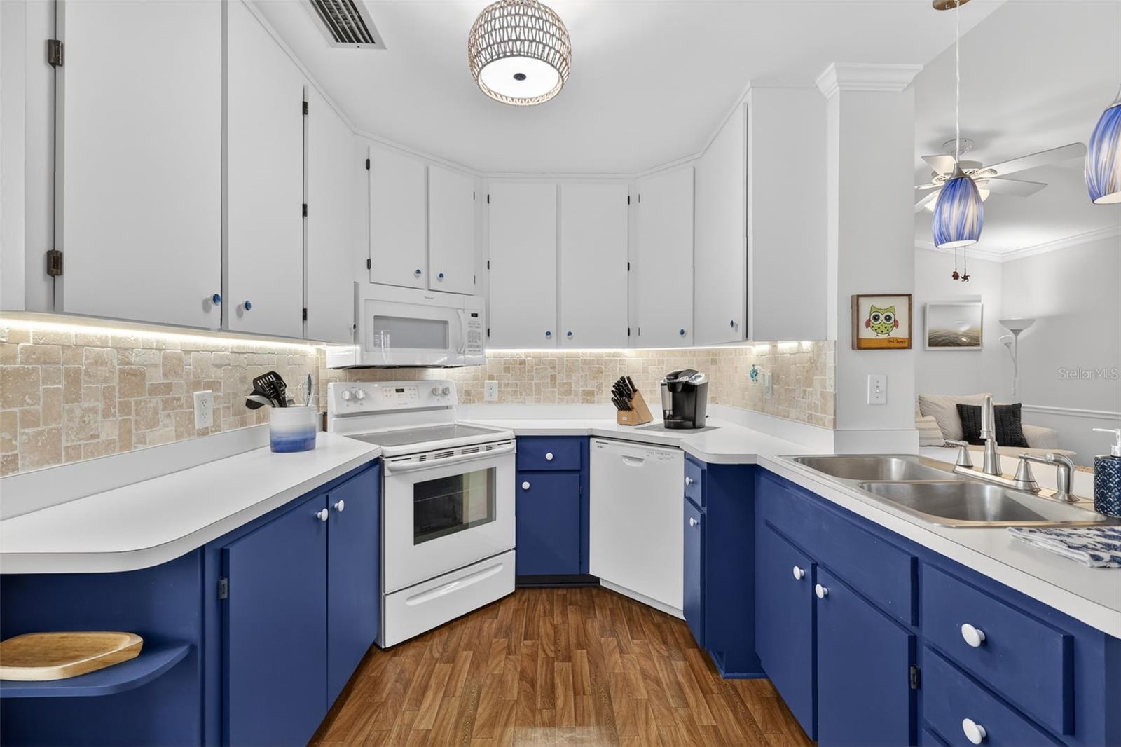 Image 13 of 65 For 936 Baker Street