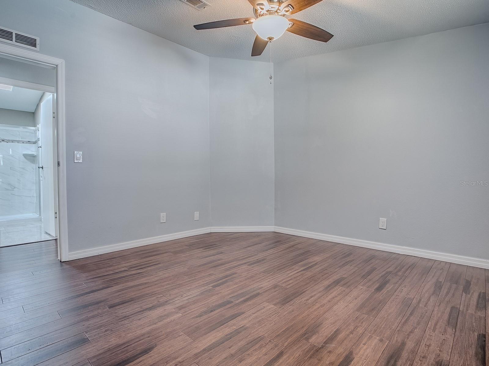 Image 23 of 44 For 518 Saint Andrews Boulevard