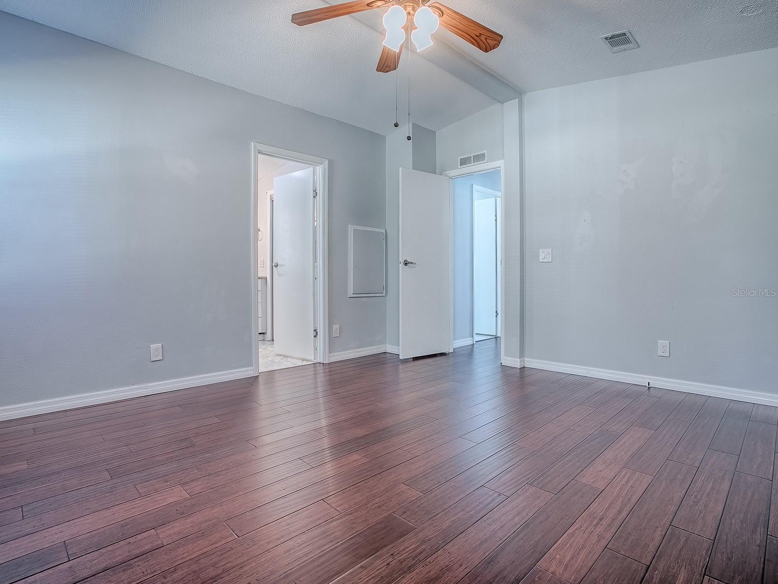 Image 26 of 44 For 518 Saint Andrews Boulevard