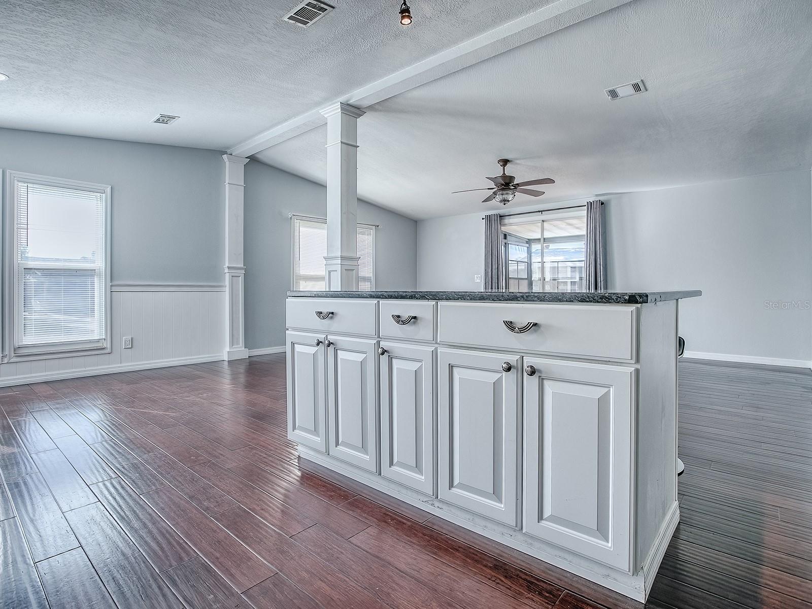 Image 5 of 44 For 518 Saint Andrews Boulevard