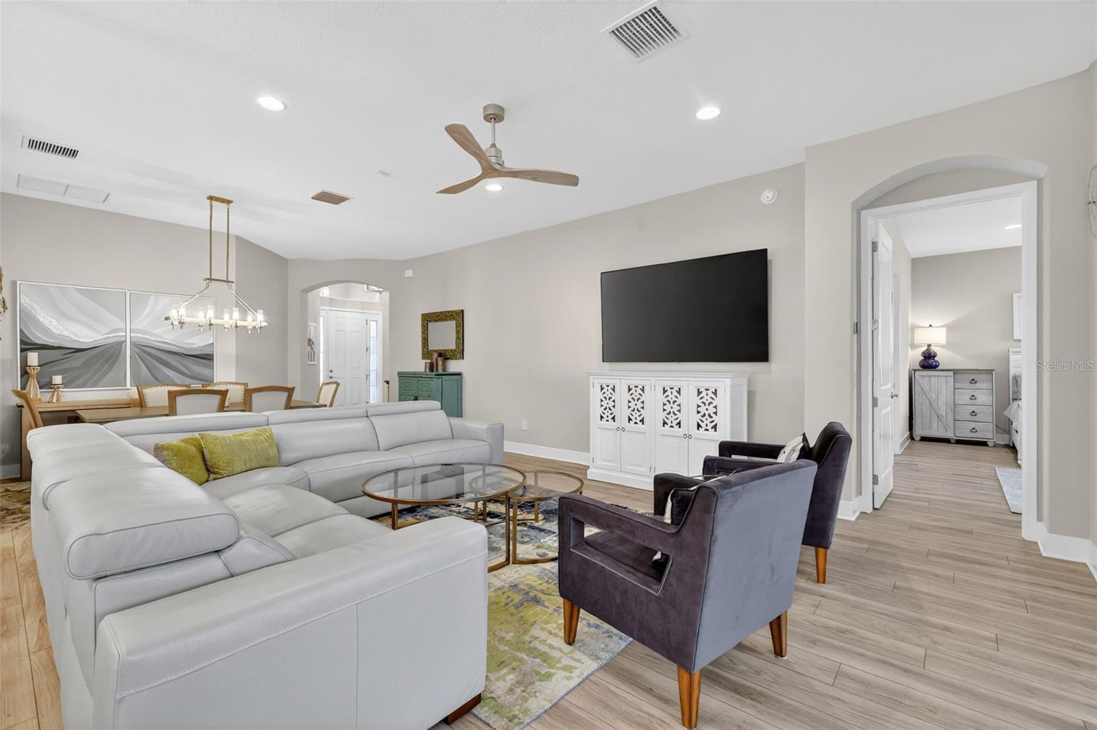 Image 16 of 43 For 2556 Spurlock Way