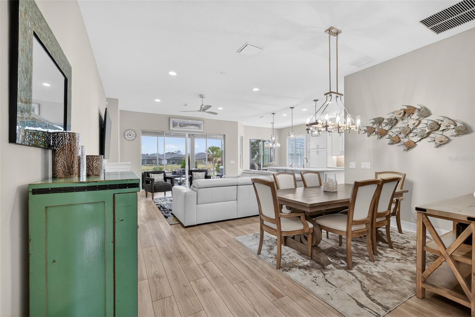 Image 18 of 43 For 2556 Spurlock Way