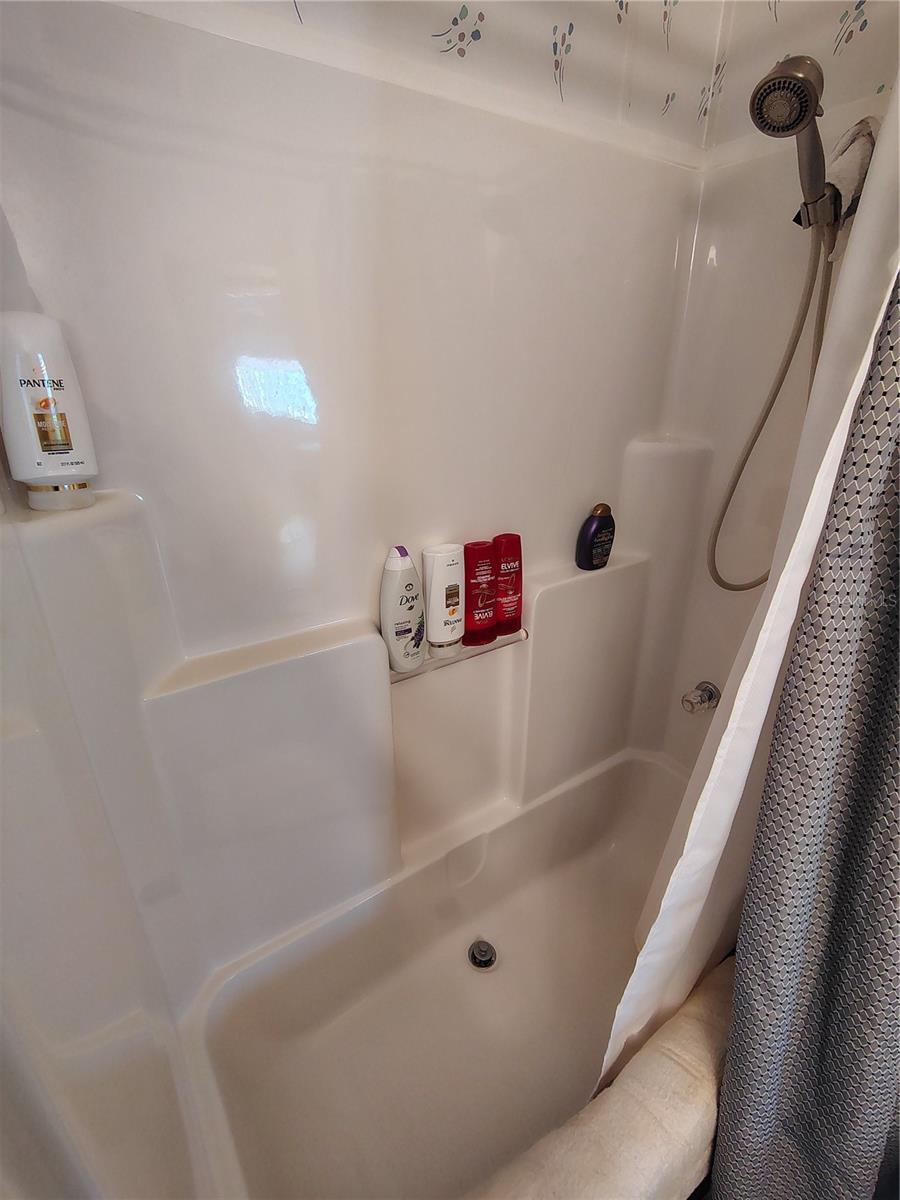 Image 23 of 37 For 116 Lyonia Lane