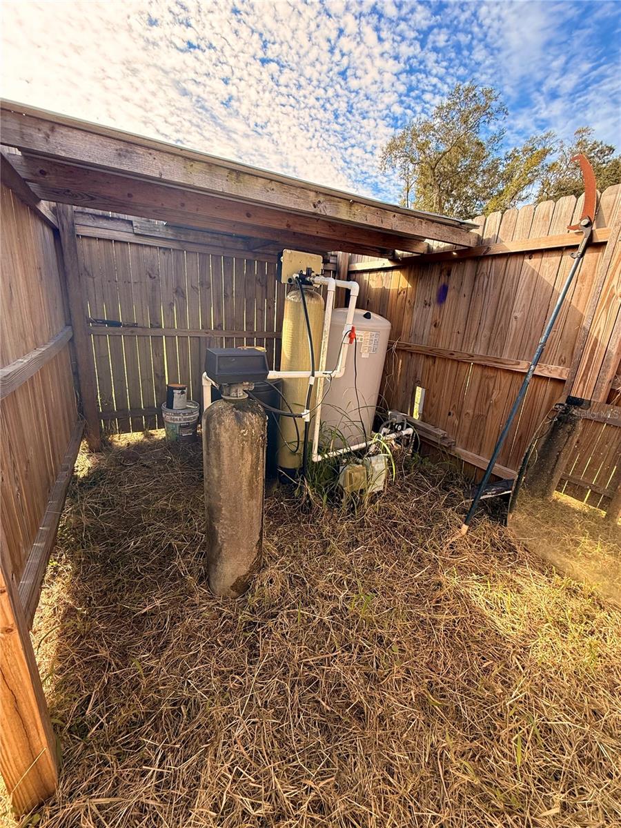 Image 15 of 24 For 13942 Mascotte Empire Road