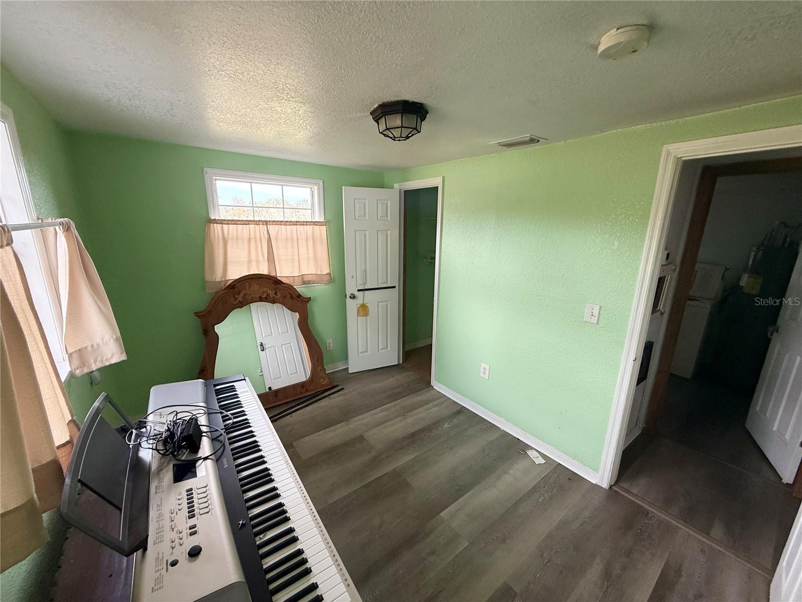 Image 22 of 24 For 13942 Mascotte Empire Road