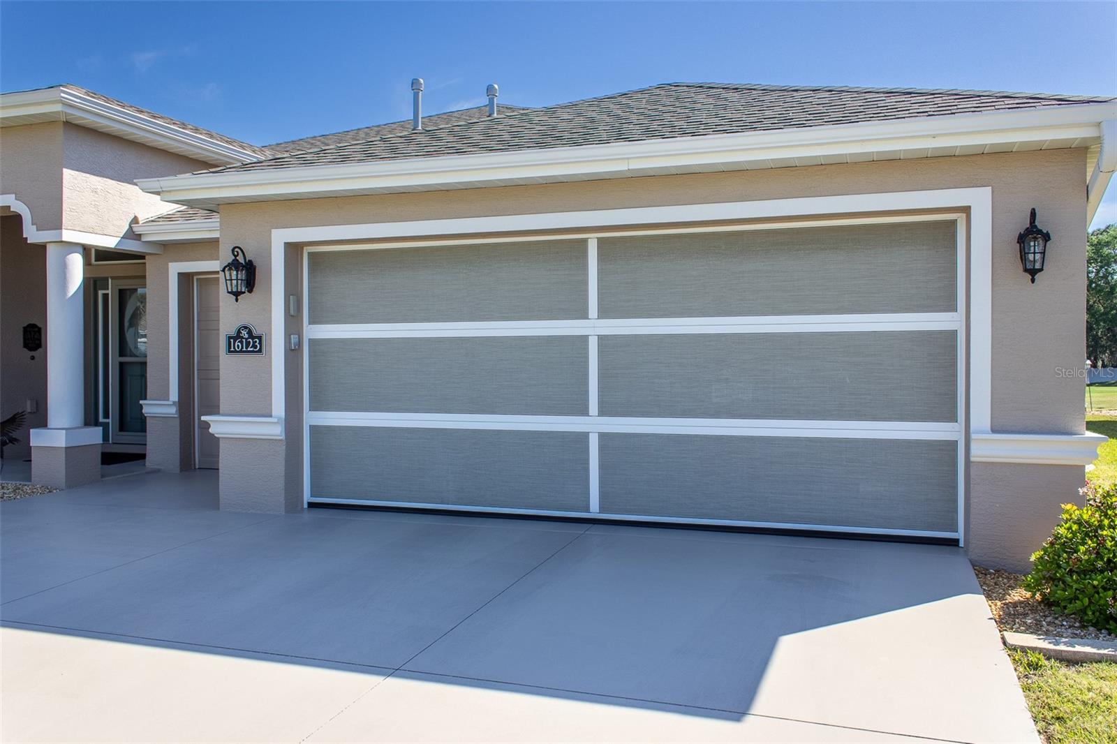 Listing photo id 0 for 16123 14th Avenue Road