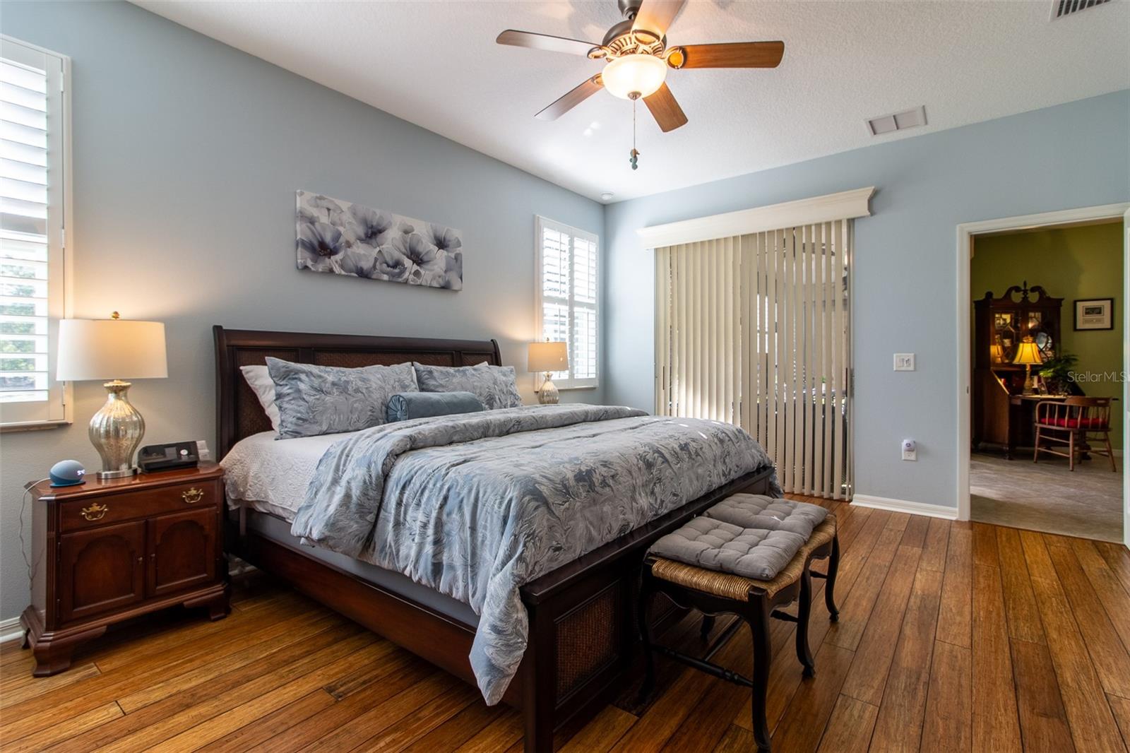 Listing photo id 25 for 16123 14th Avenue Road