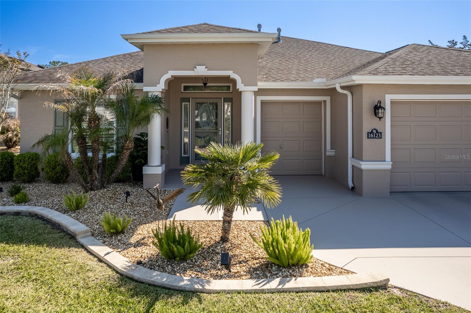 Listing photo id 1 for 16123 14th Avenue Road