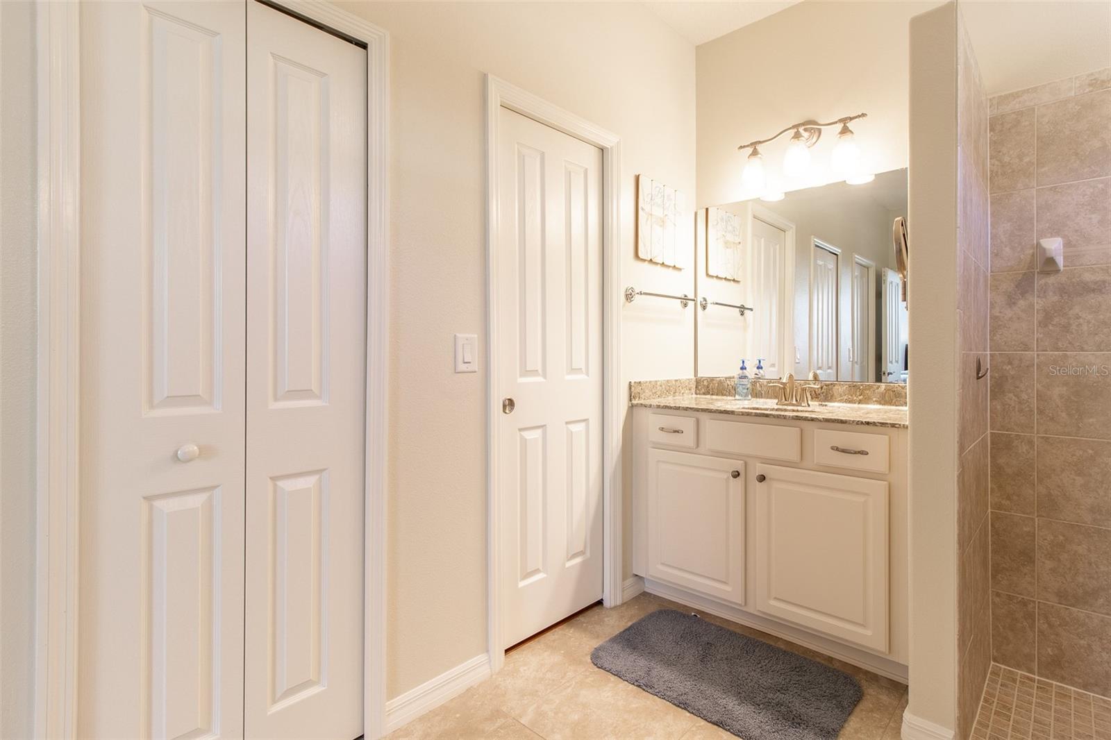 Listing photo id 30 for 16123 14th Avenue Road