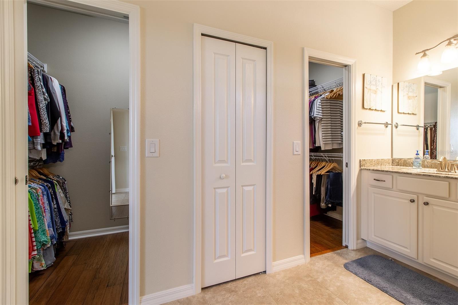 Listing photo id 31 for 16123 14th Avenue Road