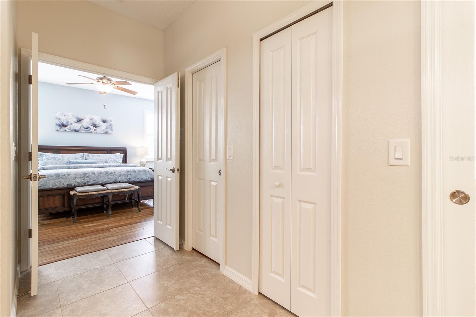 Listing photo id 33 for 16123 14th Avenue Road