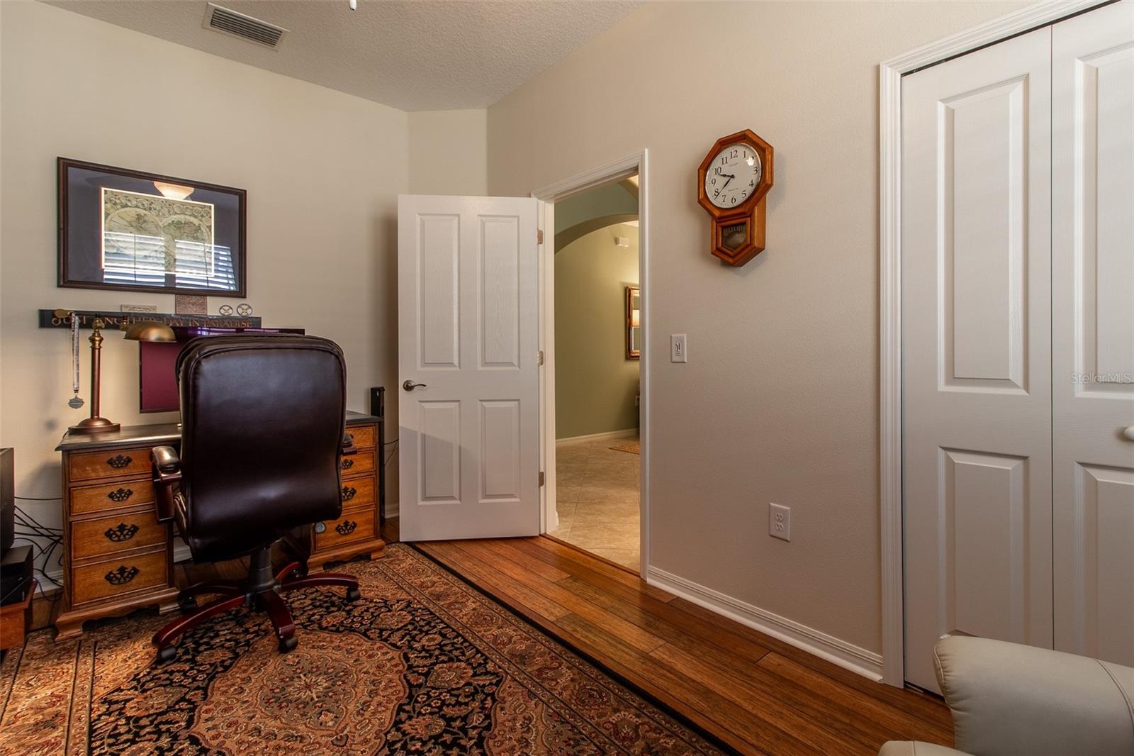 Listing photo id 40 for 16123 14th Avenue Road