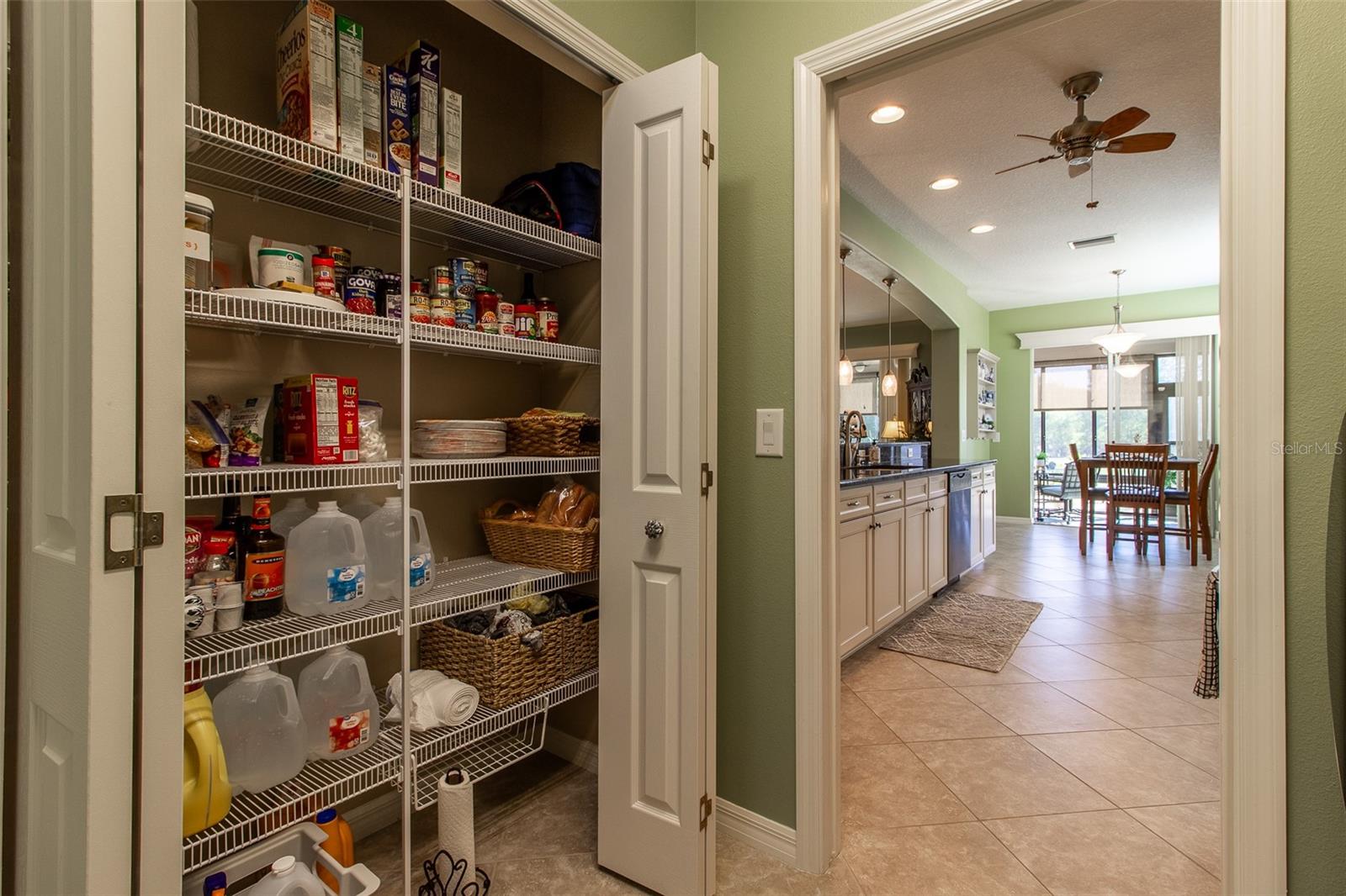 Listing photo id 44 for 16123 14th Avenue Road