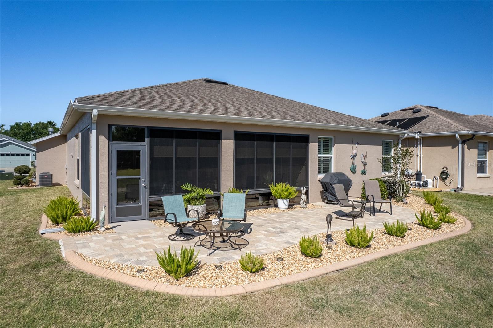 Listing photo id 45 for 16123 14th Avenue Road