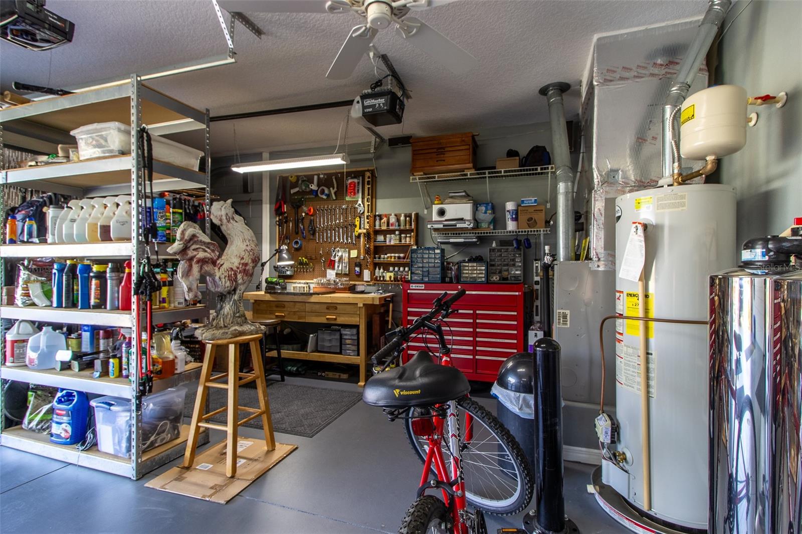 Listing photo id 46 for 16123 14th Avenue Road