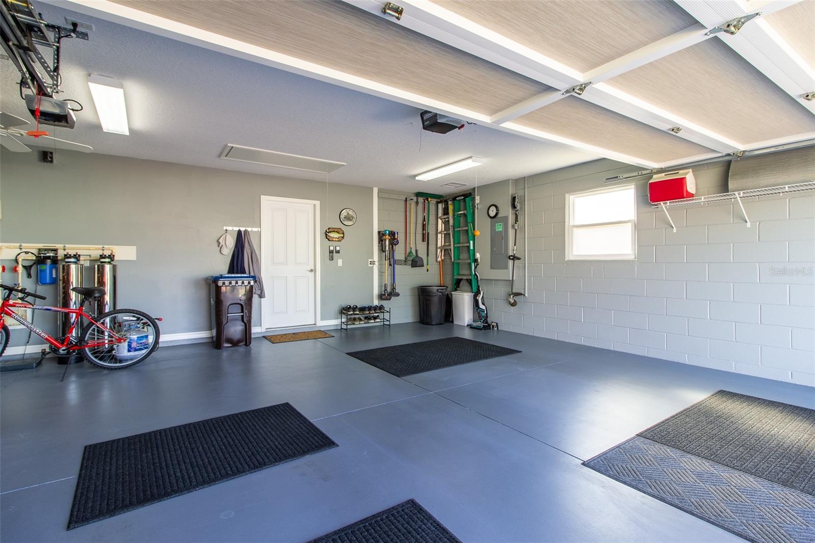 Listing photo id 47 for 16123 14th Avenue Road