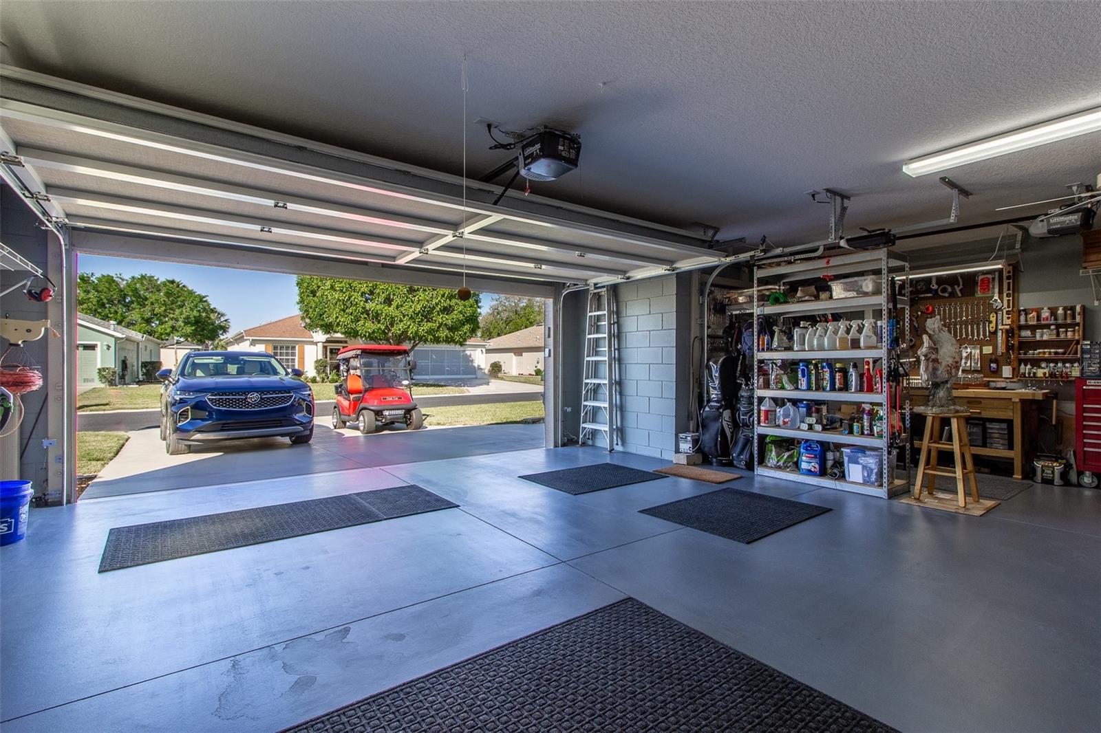 Listing photo id 48 for 16123 14th Avenue Road