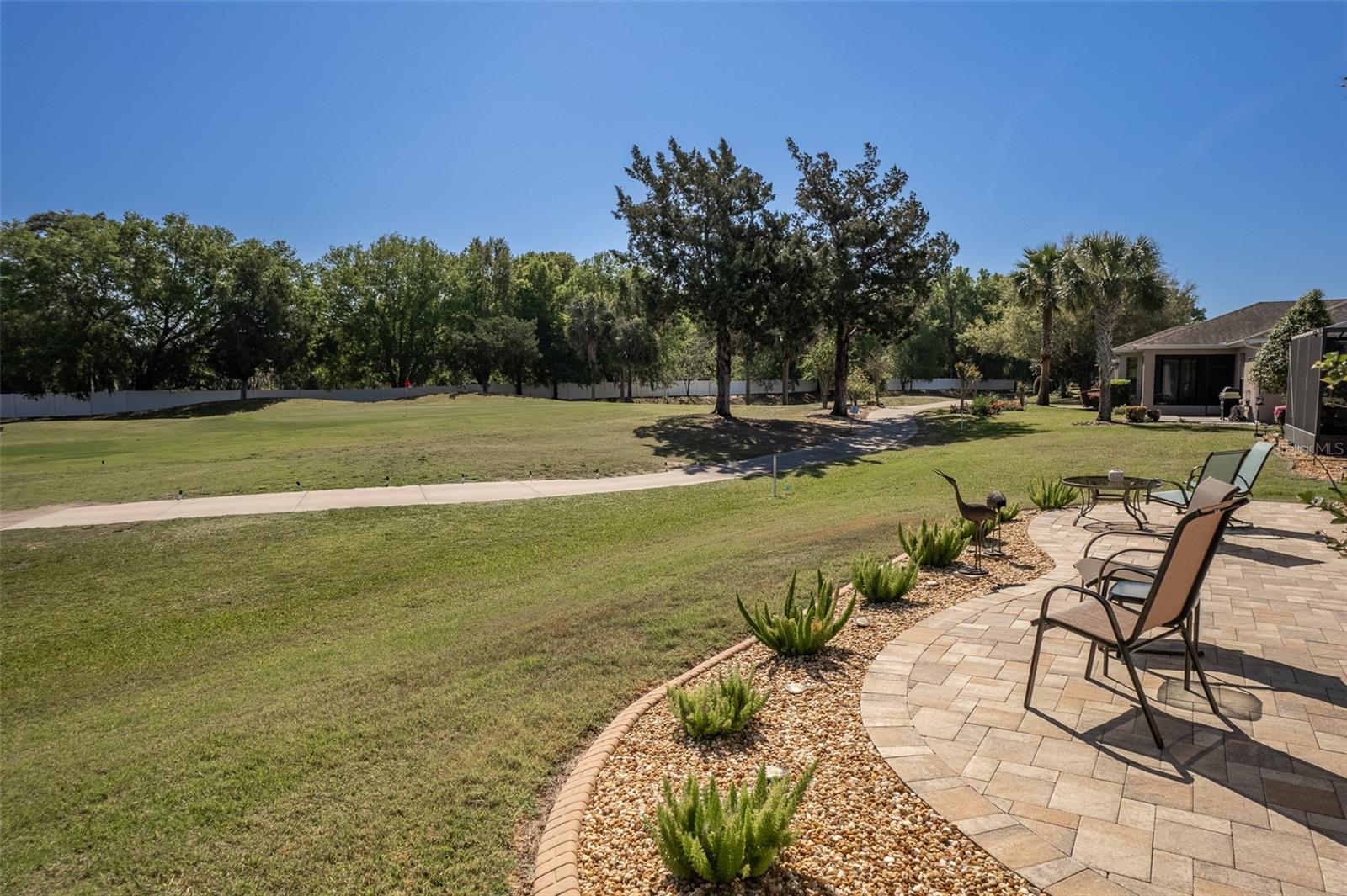 Listing photo id 50 for 16123 14th Avenue Road