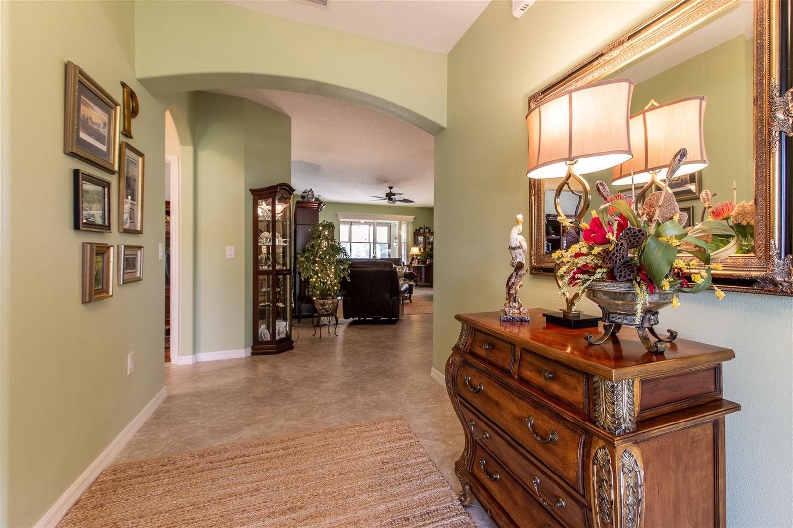 Listing photo id 5 for 16123 14th Avenue Road