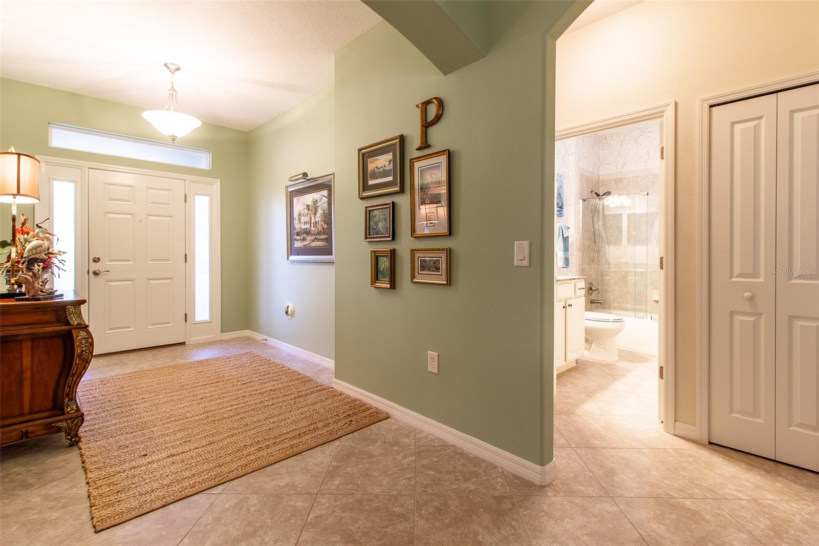 Listing photo id 6 for 16123 14th Avenue Road