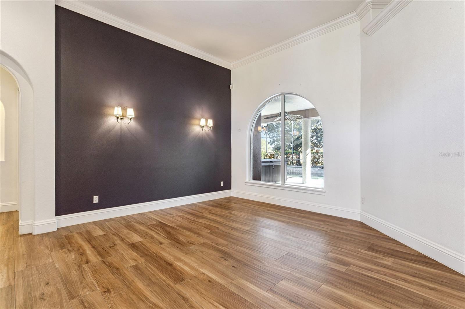 Image 10 of 80 For 12633 Crown Point Circle