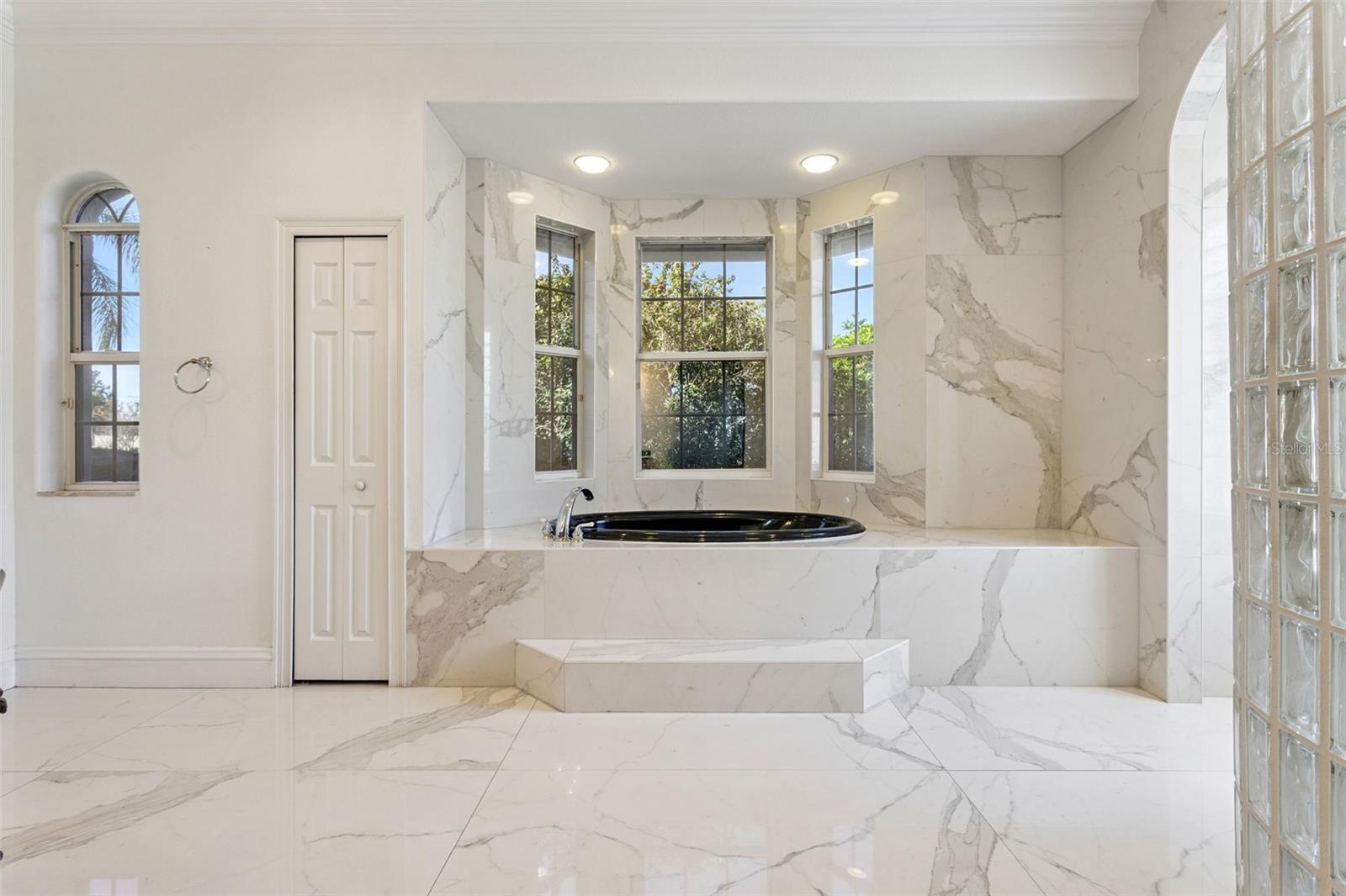 Image 18 of 80 For 12633 Crown Point Circle