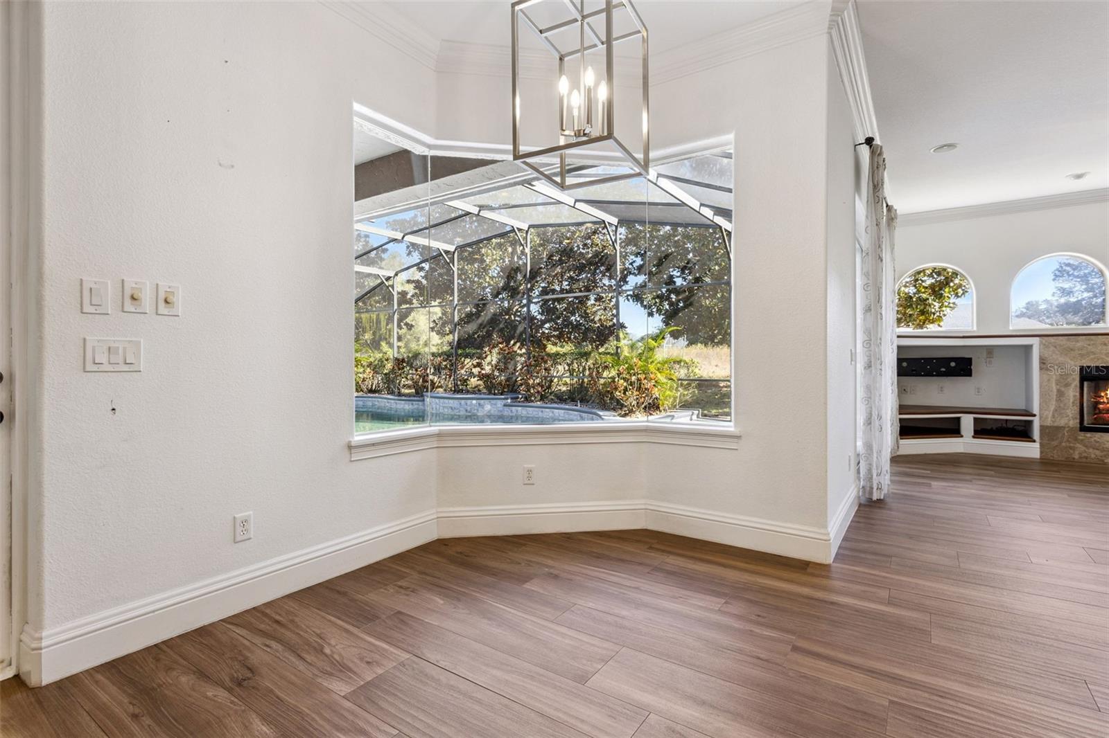 Image 28 of 80 For 12633 Crown Point Circle