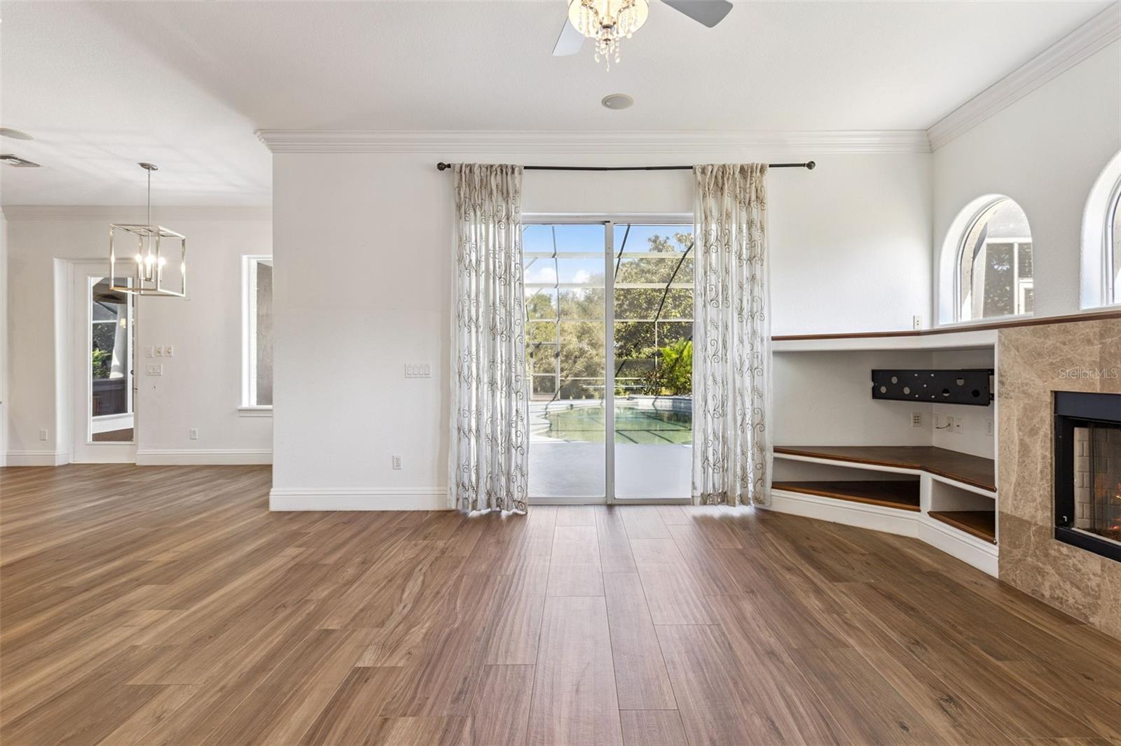 Image 32 of 80 For 12633 Crown Point Circle